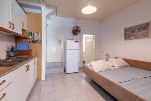 Kuchyň nebo kuchyňský kout v ubytování Yiayia's guesthouse
