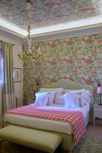 Cama o camas de una habitación en Helguera Palacio Boutique & Antique