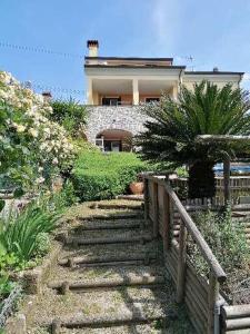 Galeriebild der Unterkunft La mansarda con piscina in Caniparola di Fosdinovo