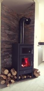 ThonvilleにあるRelais Saint Vincentの部屋内の暖炉
