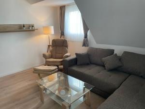 Posezení v ubytování Gemütliche Dachgeschosswohnung