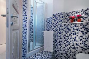 A bathroom at Sea View - Rena Bianca