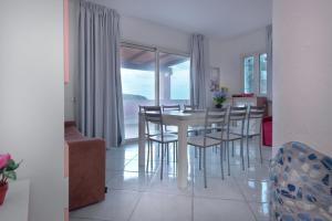 A seating area at Sea View - Rena Bianca