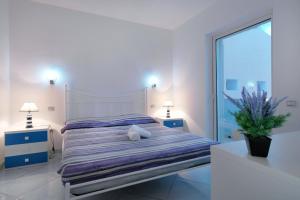 A bed or beds in a room at Sea View - Rena Bianca