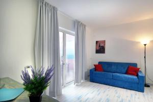 A seating area at Sea View - Rena Bianca