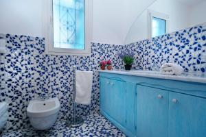 A bathroom at Sea View - Rena Bianca