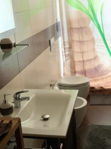 a bathroom with a sink and a toilet at Casa Casteldaccia 2 in Casteldaccia