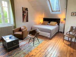 En eller flere senge i et værelse på Chambres d'Hôtes Couleurs du Temps