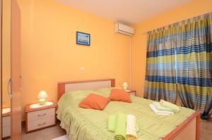Postel nebo postele na pokoji v ubytování Apartment in Karbuni with sea view, terrace, air conditioning, W-LAN 3609-4