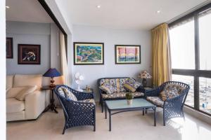 Część wypoczynkowa w obiekcie Seafront Luxury Levante Beach / Primera línea playa levante