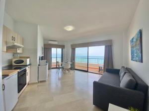 Nhà bếp/bếp nhỏ tại Apartamentos Turísticos Castillo del Vigia