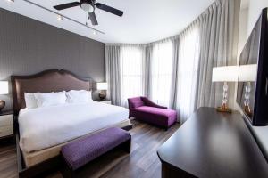 Кровать или кровати в номере Holiday Inn Club Vacations New Orleans Resort +31 фотография