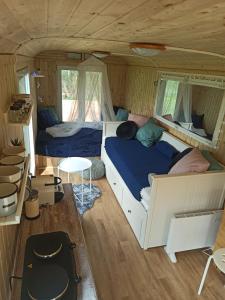 Posezení v ubytování Maringotka Domov -Tiny house + 19 fotografií