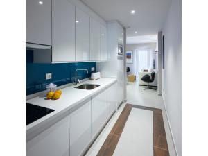 Kuchyň nebo kuchyňský kout v ubytování Apartamentos Caballerizas con parking gratuito