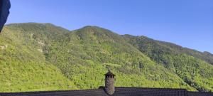 A general mountain view or a mountain view taken from Az apartmant