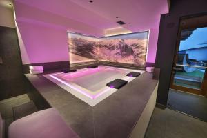 TV a/nebo společenská místnost v ubytování Hotel Astoria