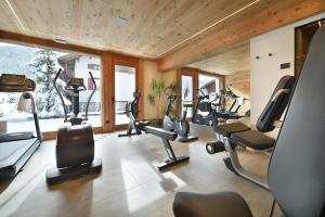 Fitness centrum a/nebo fitness zařízení v ubytování Hotel Astoria