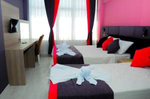 Postel nebo postele na pokoji v ubytování Kemer Port Hotel
