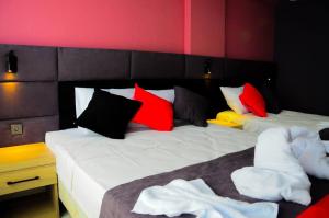 Postel nebo postele na pokoji v ubytování Kemer Port Hotel