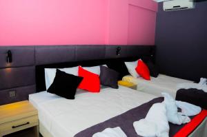 Postel nebo postele na pokoji v ubytování Kemer Port Hotel