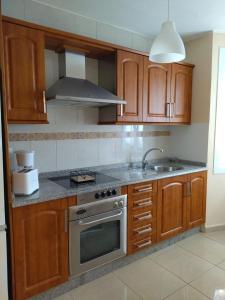 Kuchyň nebo kuchyňský kout v ubytování Vivienda turística Ramón Trillo en Muxía