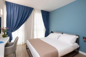 A bed or beds in a room at Alma Suites