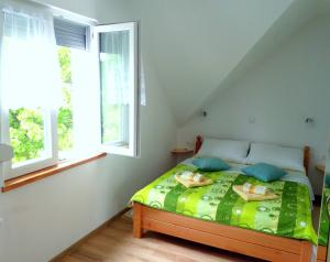 Ein Bett oder Betten in einem Zimmer der Unterkunft Guest House Lipov Hlad