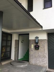 Fasada lub wejście do obiektu Ferienwohnung Orchidee