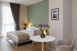 A bed or beds in a room at Alma Suites