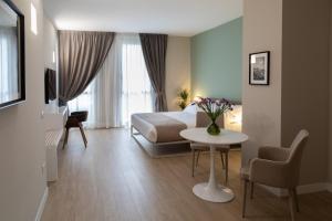 A bed or beds in a room at Alma Suites