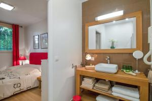 Een badkamer bij Maison d'une chambre avec jardin clos et wifi a Belloy en France