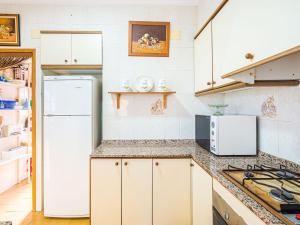 Kuchyňa alebo kuchynka v ubytovaní Villa in Callosa with Private Pool & Views
