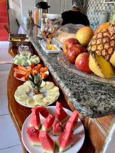 a buffet with fruits and vegetables on a table at Pousada Ô de Casa in Piranhas