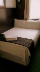 Postel nebo postele na pokoji v ubytování Plaza London Hotel