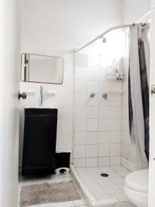 Bilik mandi di Cuarto Privado, Gran Wi-Fi, Jacuzzi Rooftop, AC