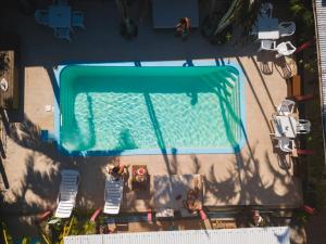 an overhead view of a swimming pool with tables and chairs at Hotel Ferrugem Eco Village in Garopaba