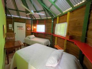 Ένα ή περισσότερα κρεβάτια σε δωμάτιο στο Judy House Backpacker Hostel