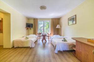 a hotel room with two beds and a window at Willa Solmare in Władysławowo