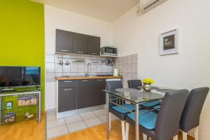 Kuchyň nebo kuchyňský kout v ubytování Apartments Marko Dominik