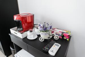 Příslušenství pro přípravu čaje a kávy v ubytování Irish Residence