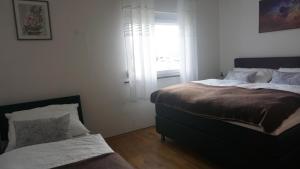Un pat sau paturi într-o cameră la Almhaus Frierss