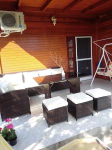 Posedenie v ubytovaní Siesta a Balatonon
