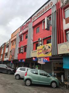 a group of cars parked in front of a building at Mz Hotel Official Account in Skudai