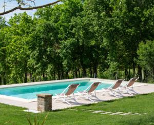 Bazén v ubytovaní Nº18 A Private country hideaway in Monferrato alebo v jeho blízkosti