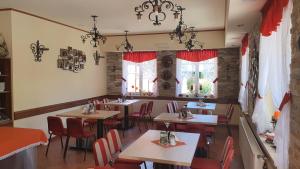 Restauracja lub miejsce do jedzenia w obiekcie IMBACHHORN Pension in den Alpen