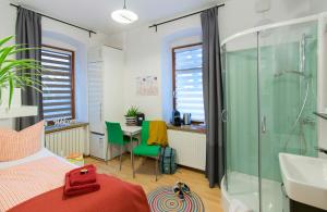 a bedroom with a bathroom with a shower and a sink at Absteige Innsbruck- Zentrale Ferienapartments in Innsbruck