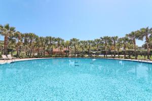 Hồ bơi trong/gần Apartamento Salgados 12c