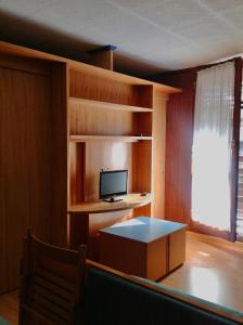 TV a/nebo společenská místnost v ubytování Appartamenti Coin Au Paradis + 19 fotografií