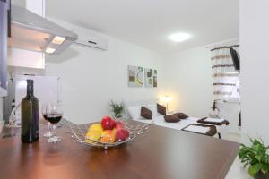 Nápoje v ubytovaní Studio apartment in Tribunj with air conditioning, WiFi 4953-2