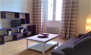 A seating area at Barla 3 - a spacious one bedroom apartment near Place Garibaldi